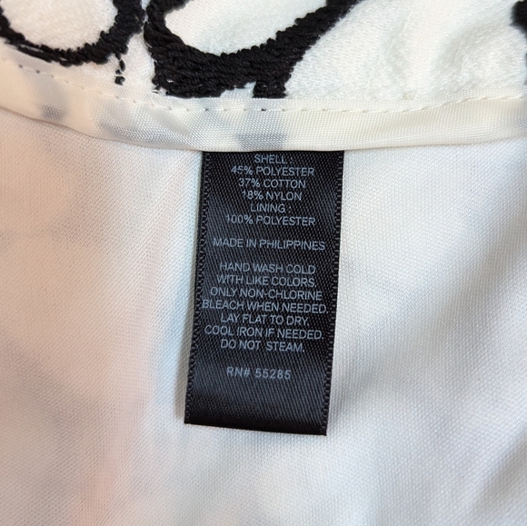 Express Size 2 Shorts Black Floral Embroidered Flowers Ivory Hot Dress - Picture 5 of 6